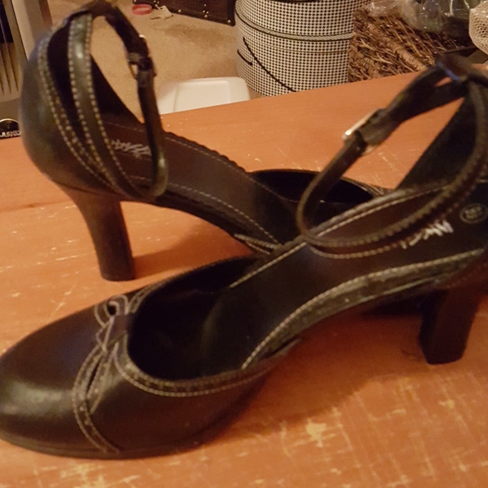 Shoes - Picture 3 of 3